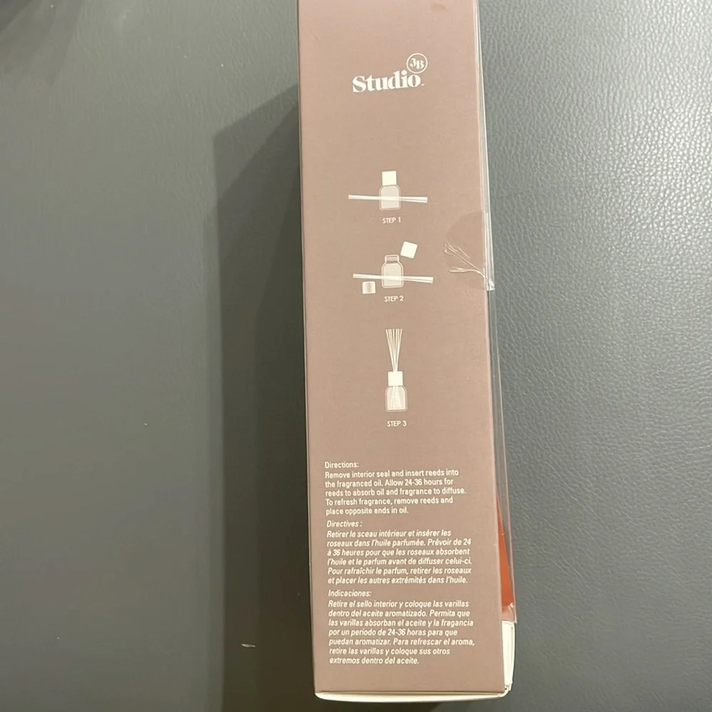 Studio Cranberry Teak Reed Diffuser.